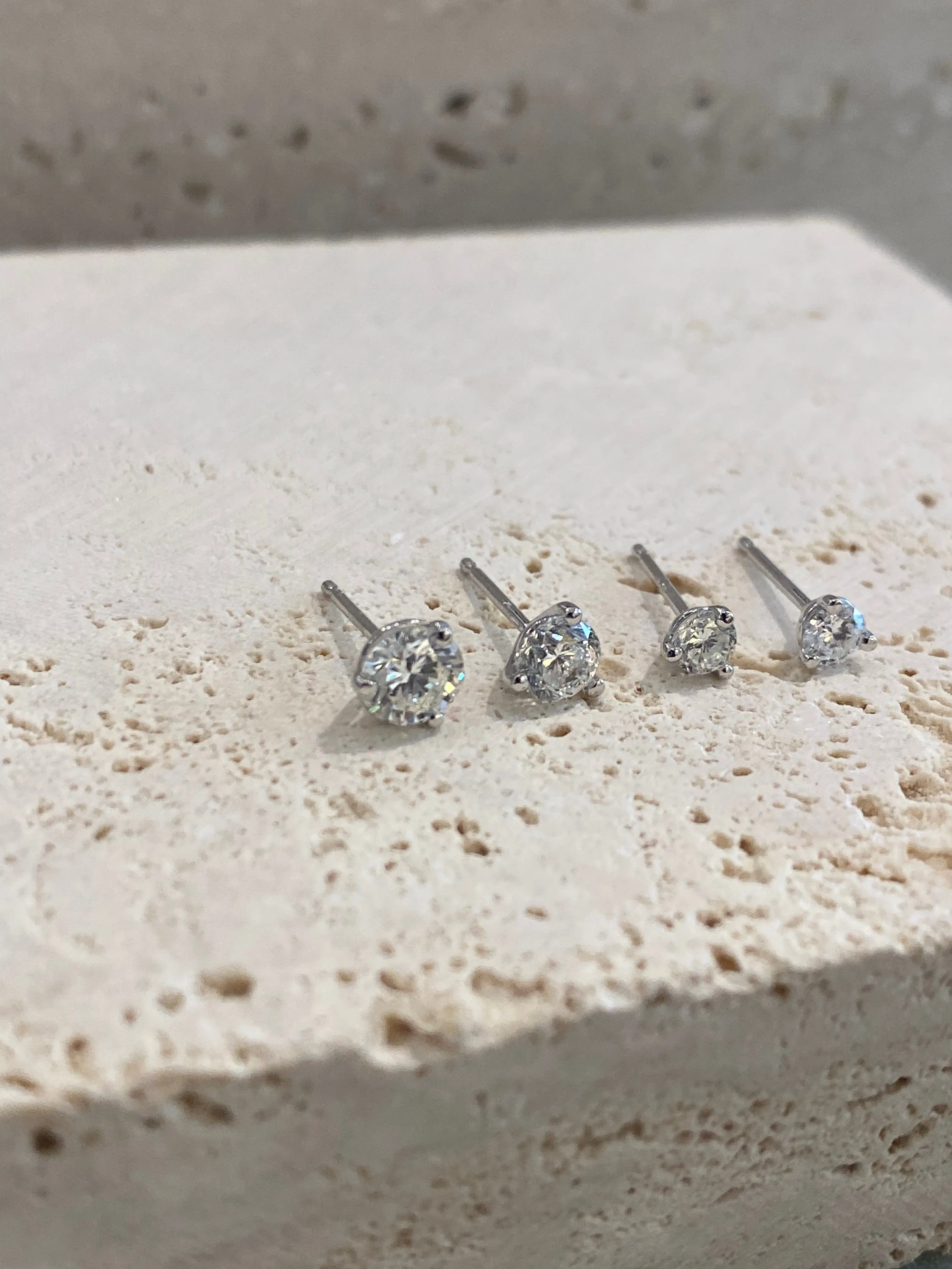 CLASSIC DIAMOND STUDS