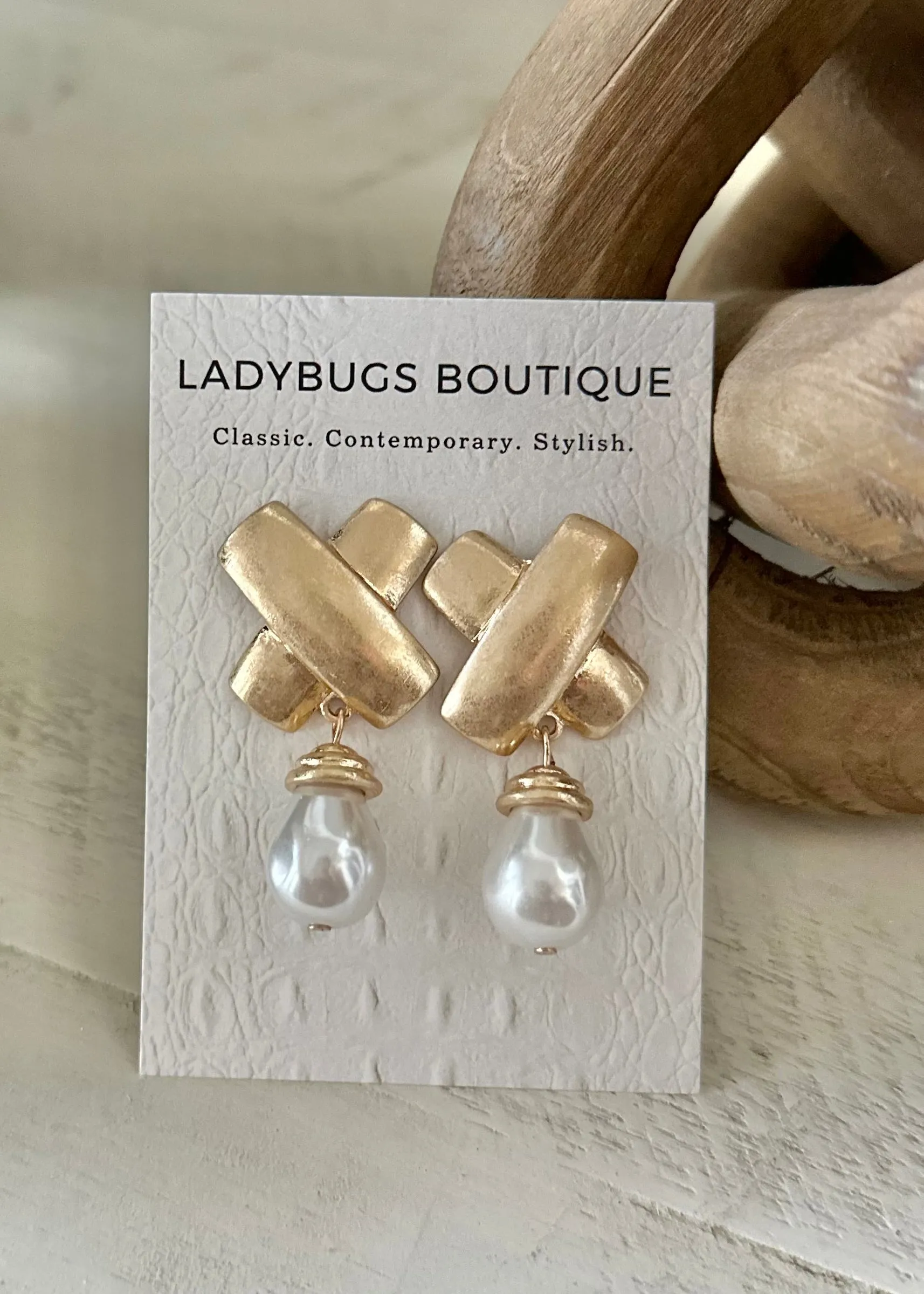 The Crisscross   Pearl Earring