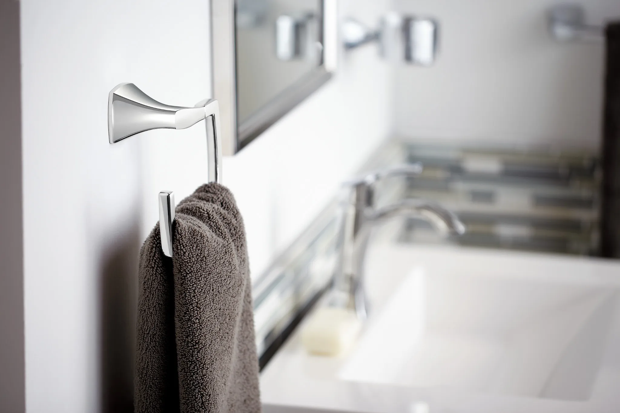 Voss Towel Ring